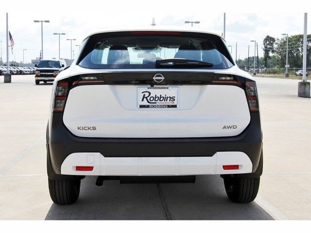 2025 Nissan Kicks S