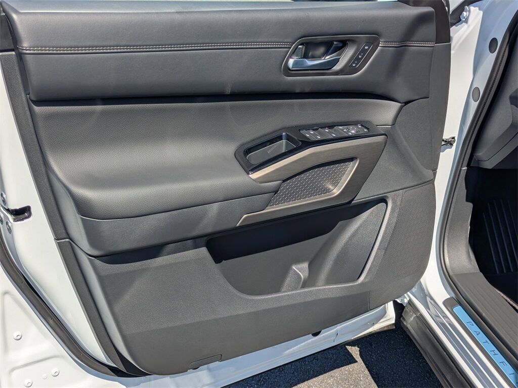 2025 Nissan Pathfinder Platinum Kennesaw GA