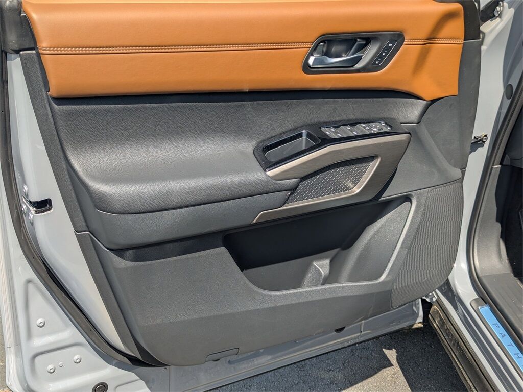 2025 Nissan Pathfinder Platinum Kennesaw GA