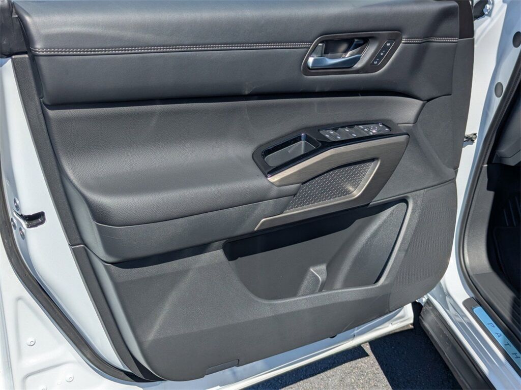 2025 Nissan Pathfinder Platinum Kennesaw GA