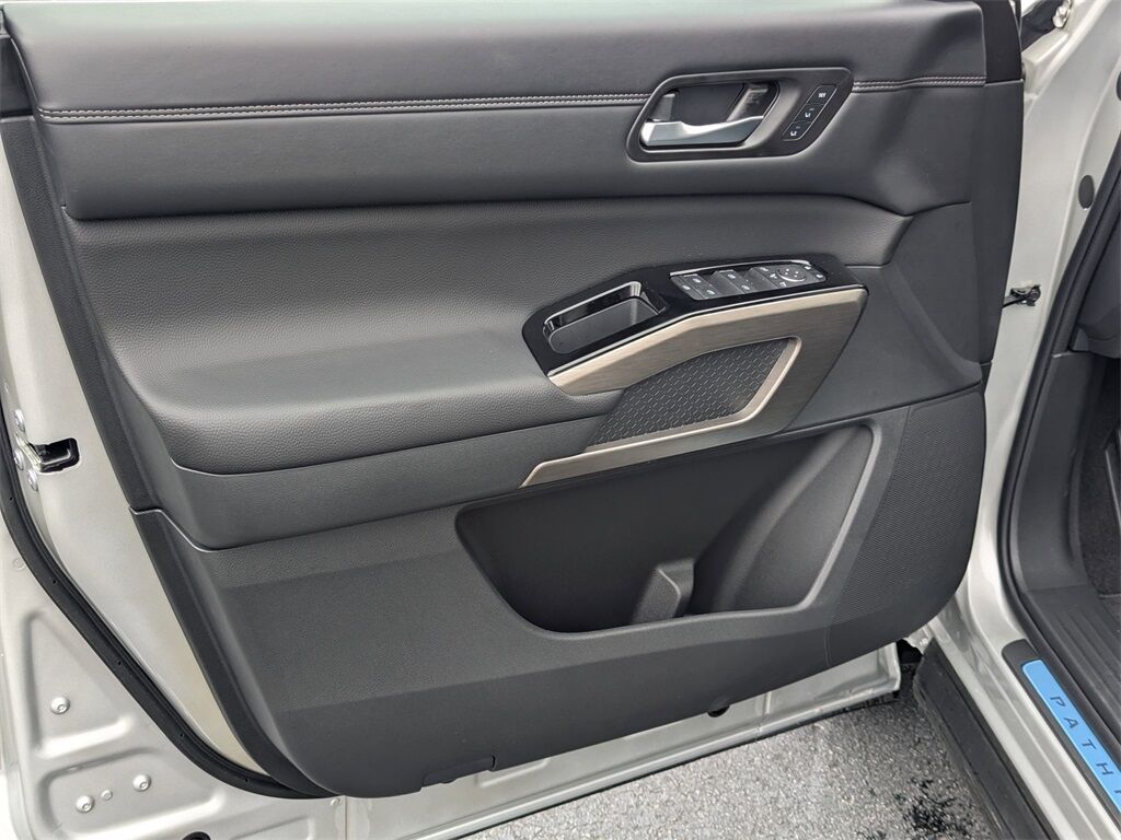 2025 Nissan Pathfinder Platinum Kennesaw GA