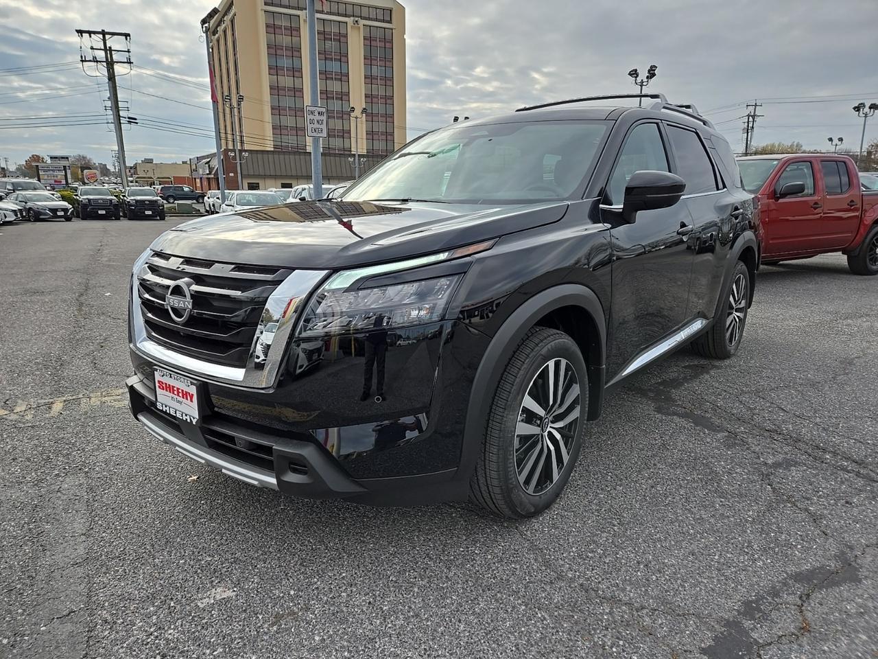 2025 Nissan Pathfinder Platinum Glen Burnie MD