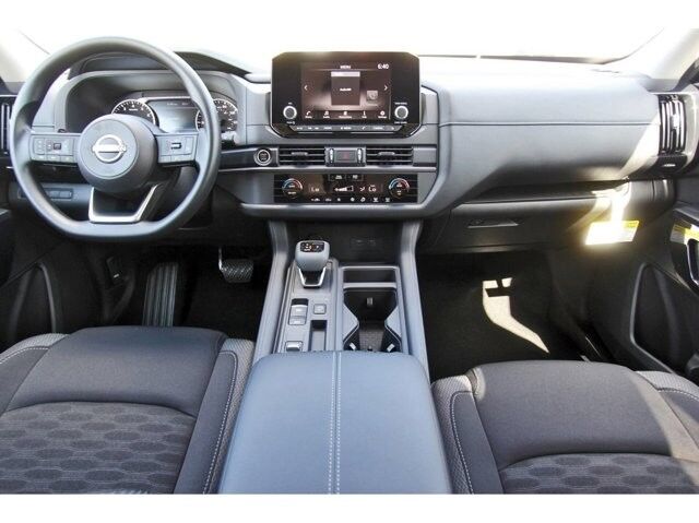 2025 Nissan Pathfinder S