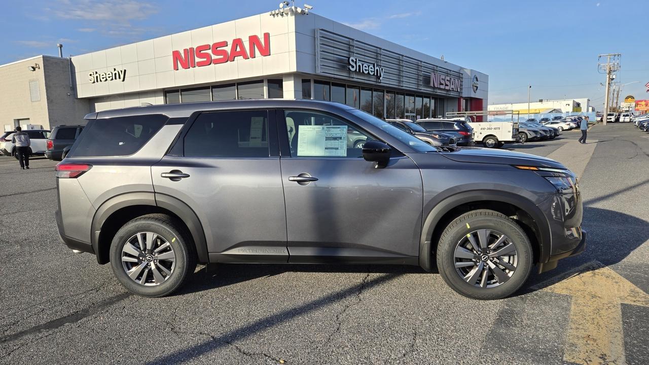 2025 Nissan Pathfinder S