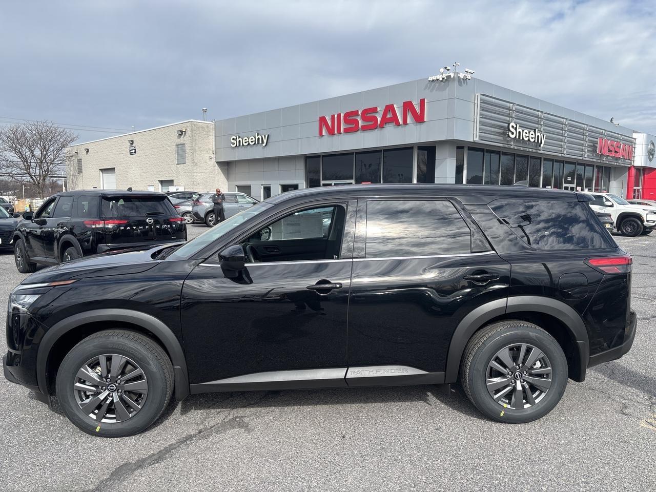 2025 Nissan Pathfinder S