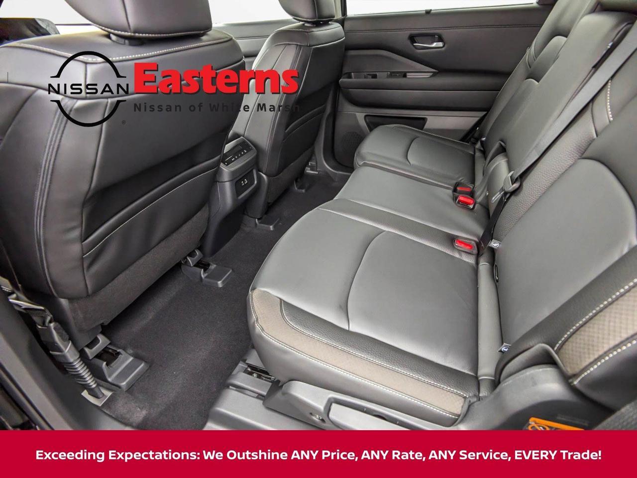 2025 Nissan Pathfinder SL White Marsh MD