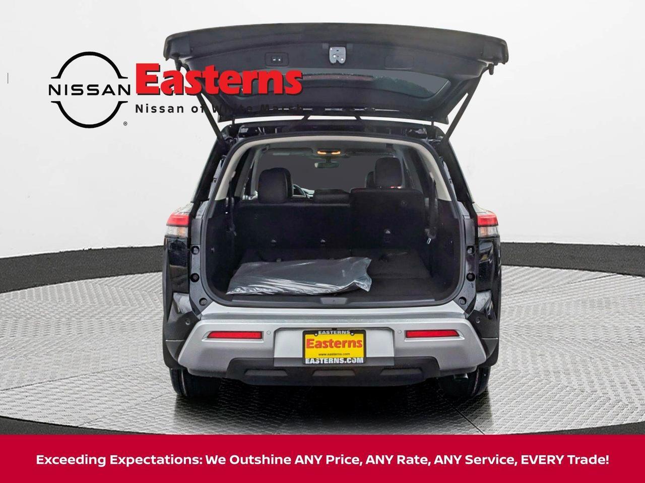 2025 Nissan Pathfinder SL White Marsh MD