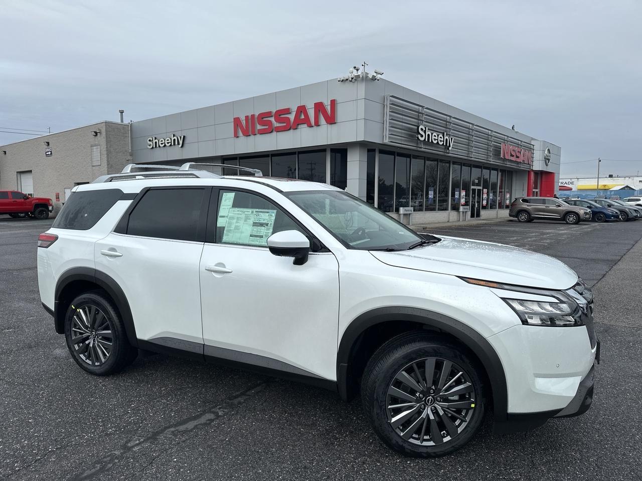 2025 Nissan Pathfinder SL