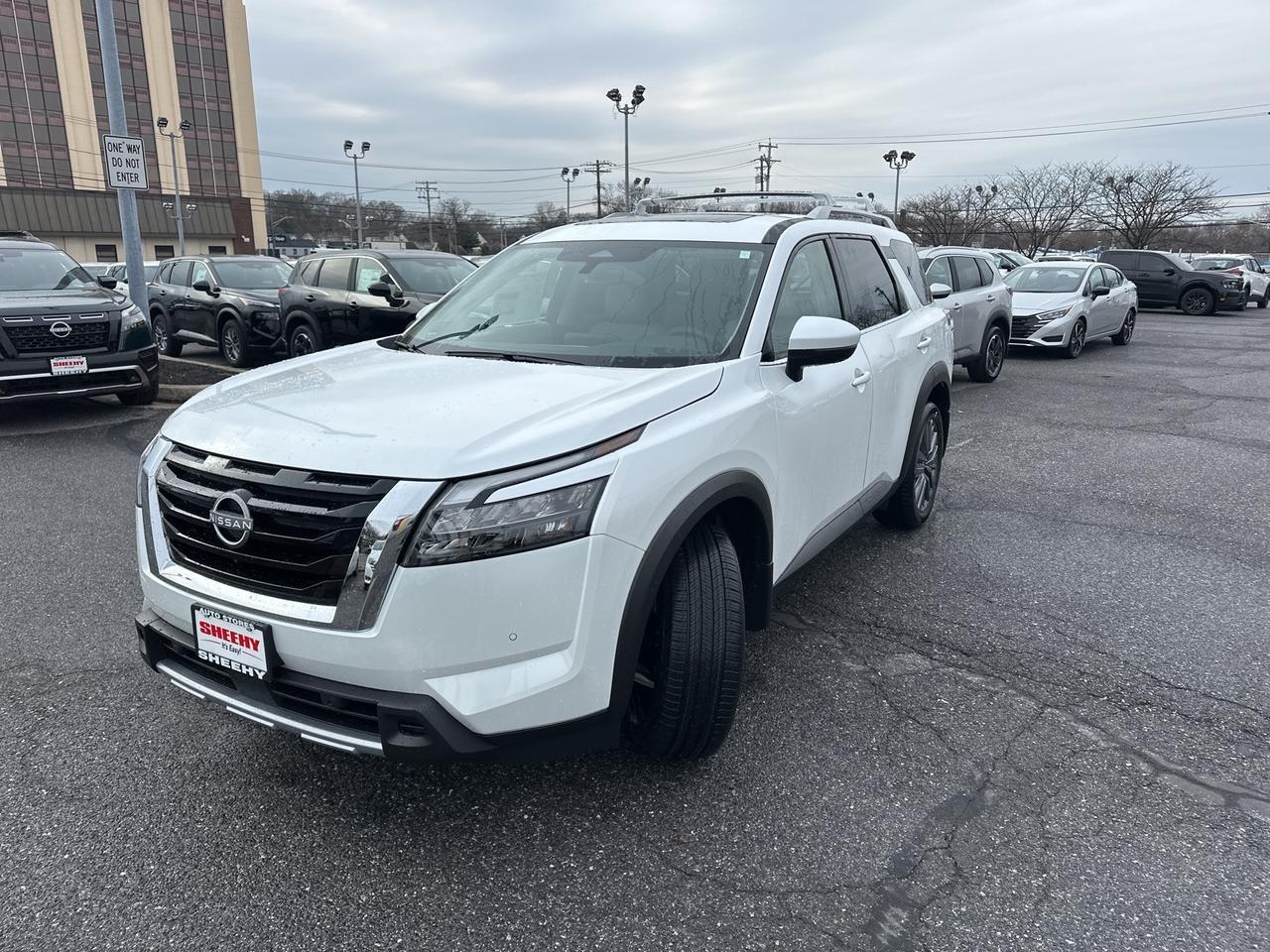 2025 Nissan Pathfinder SL Glen Burnie MD