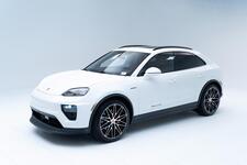 2025 Porsche Macan 4S Electric