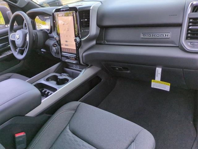 2025 Ram 1500 BIG HORN CREW CAB 4X4 5'7' BOX Racine WI