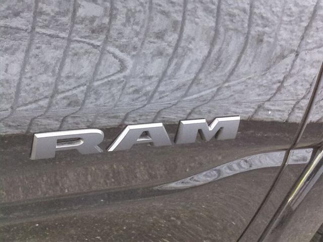2025 Ram 1500 BIG HORN CREW CAB 4X4 5'7' BOX Racine WI