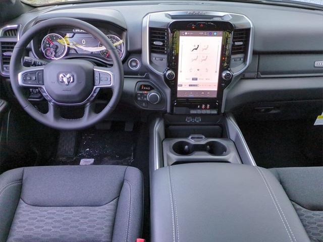 2025 Ram 1500 BIG HORN CREW CAB 4X4 5'7' BOX Racine WI