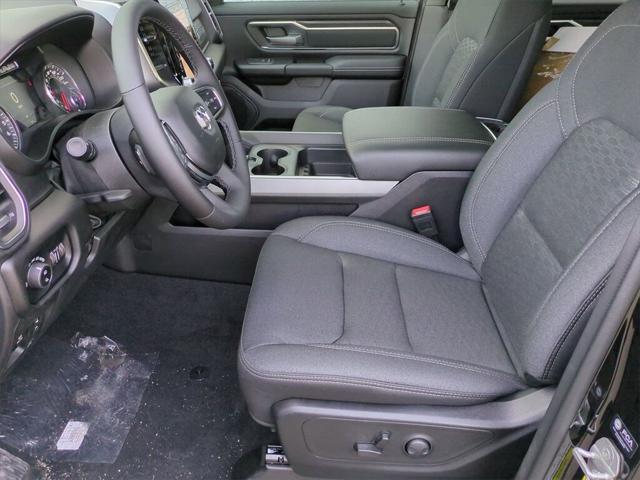 2025 Ram 1500 BIG HORN CREW CAB 4X4 5'7' BOX Racine WI