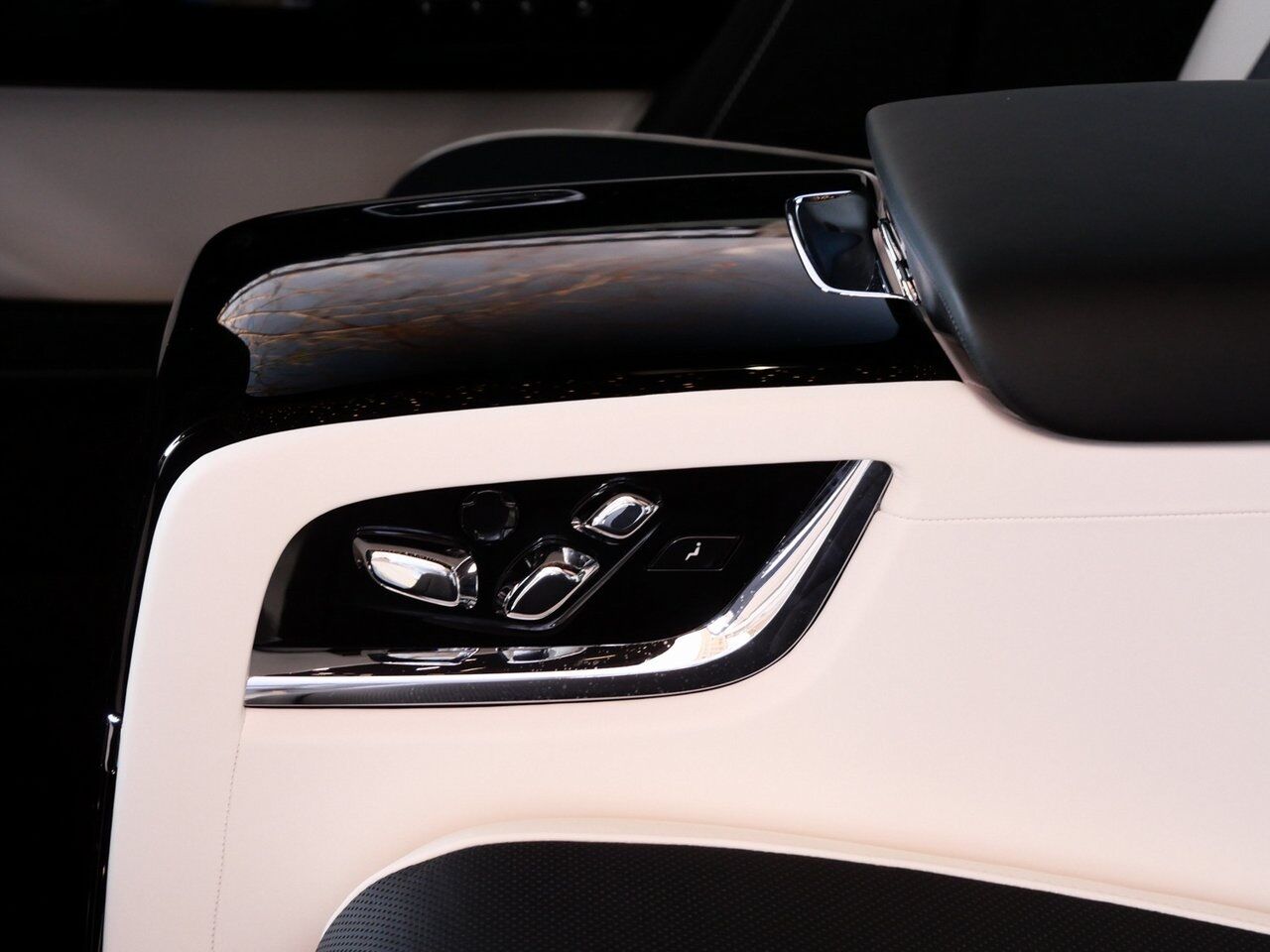 2025 Rolls-Royce Cullinan Lawrence KS