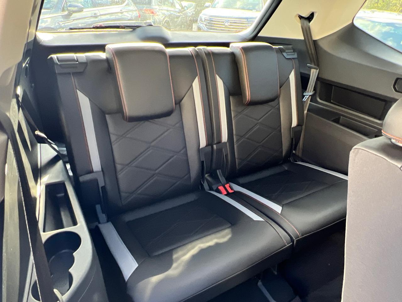 2025 Volkswagen Atlas 2.0T Peak Edition SE Hagerstown MD