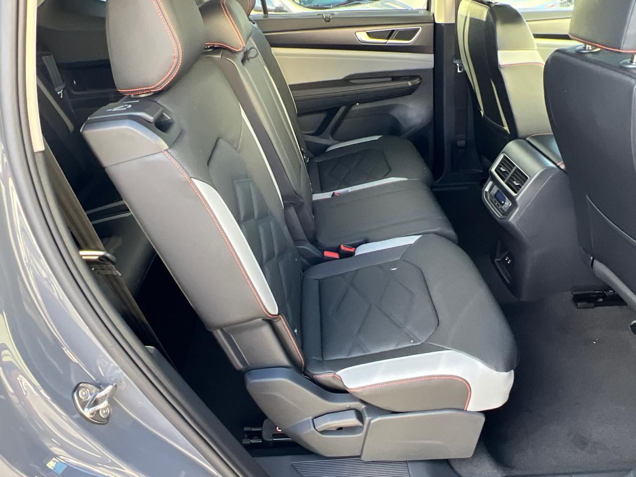 2025 Volkswagen Atlas 2.0T Peak Edition SE Hagerstown MD