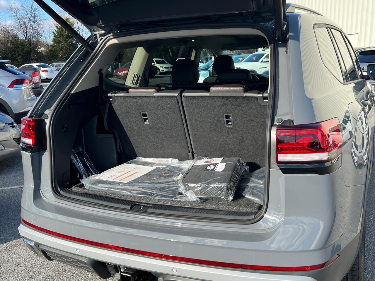 2025 Volkswagen Atlas 2.0T Peak Edition SE Hagerstown MD