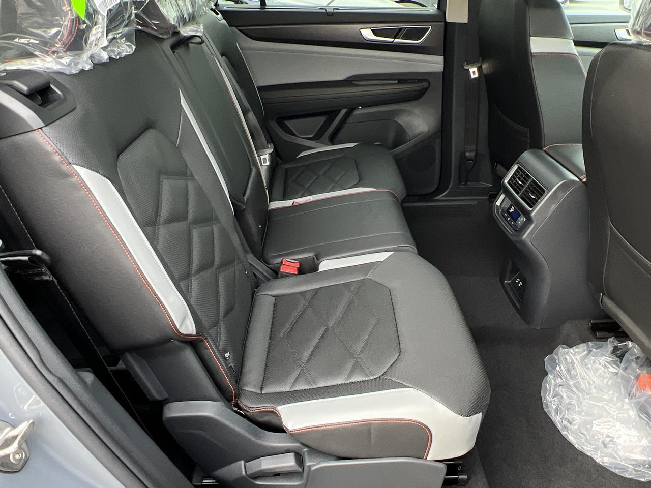 2025 Volkswagen Atlas 2.0T Peak Edition SE Hagerstown MD