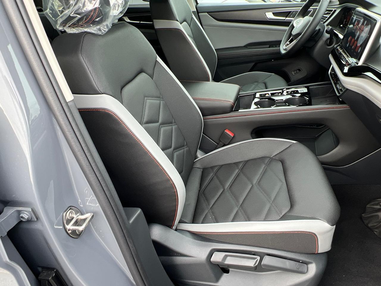 2025 Volkswagen Atlas 2.0T Peak Edition SE Hagerstown MD