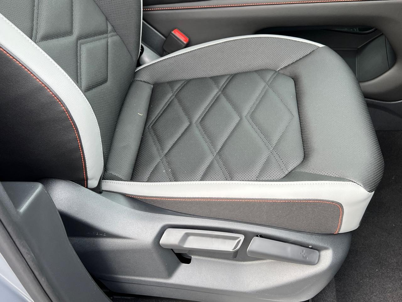 2025 Volkswagen Atlas 2.0T Peak Edition SE Hagerstown MD