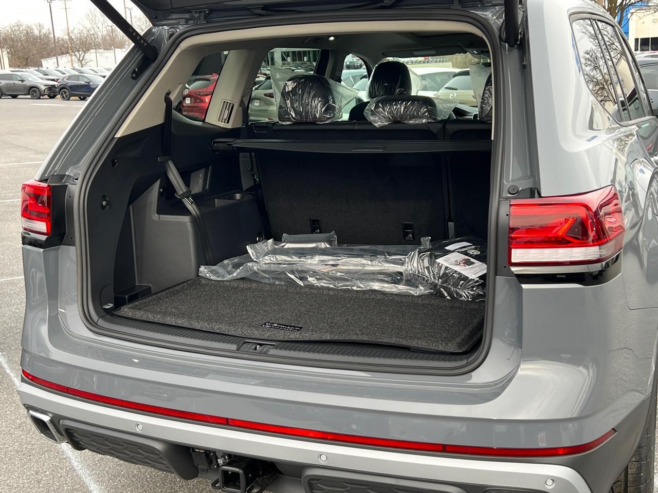 2025 Volkswagen Atlas 2.0T Peak Edition SE Hagerstown MD
