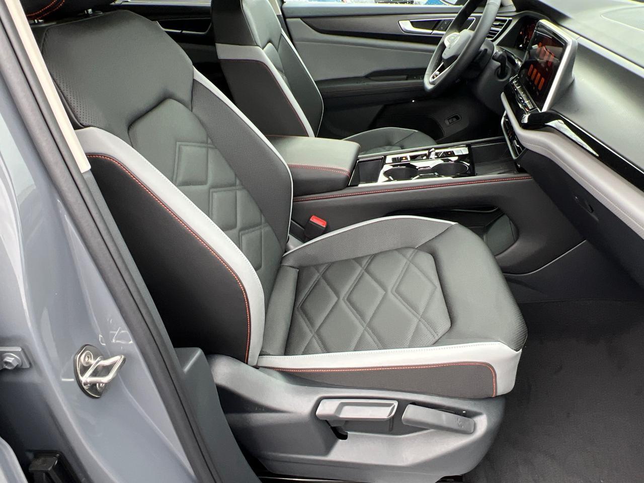 2025 Volkswagen Atlas 2.0T Peak Edition SE Hagerstown MD