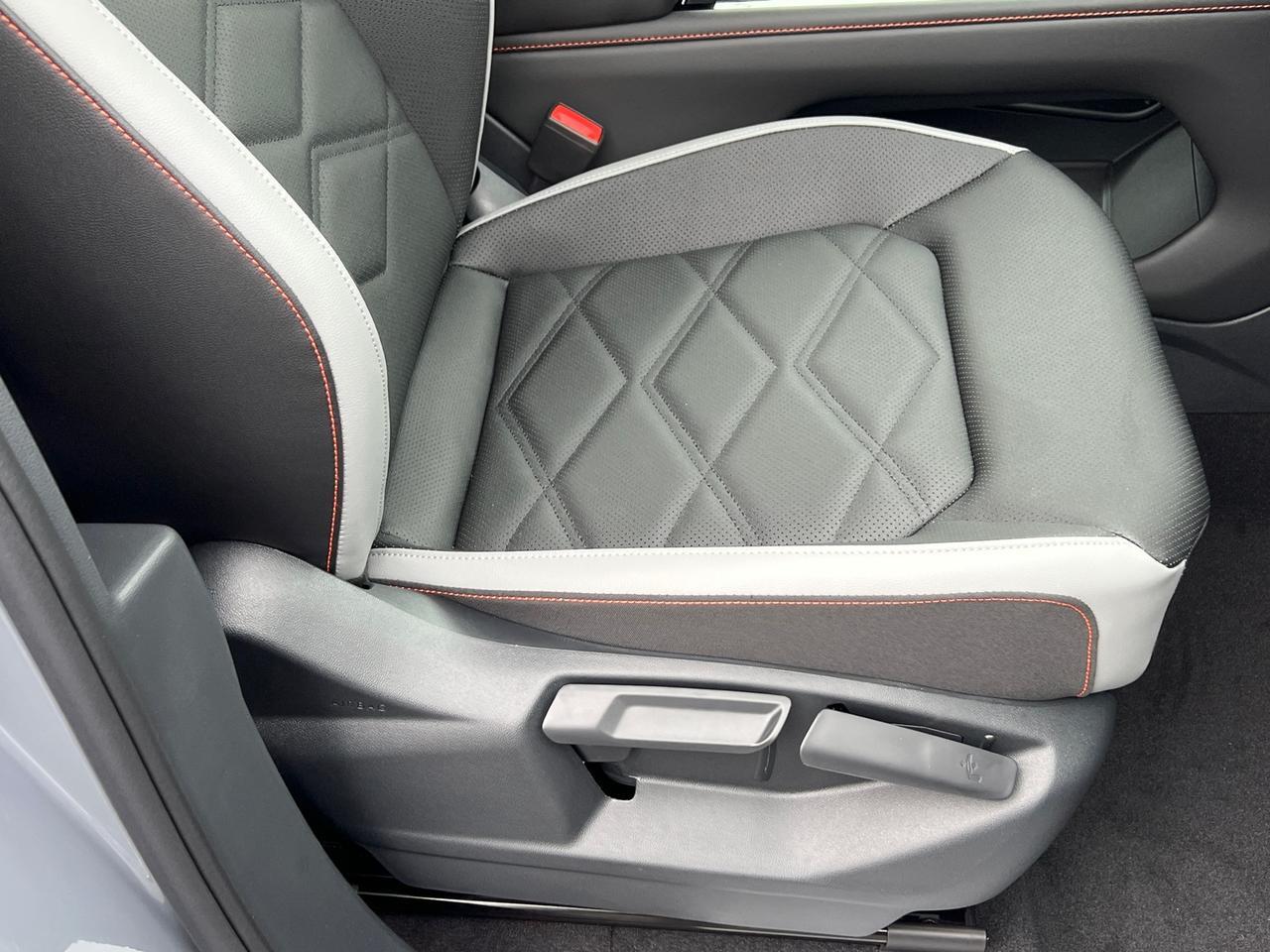 2025 Volkswagen Atlas 2.0T Peak Edition SE Hagerstown MD