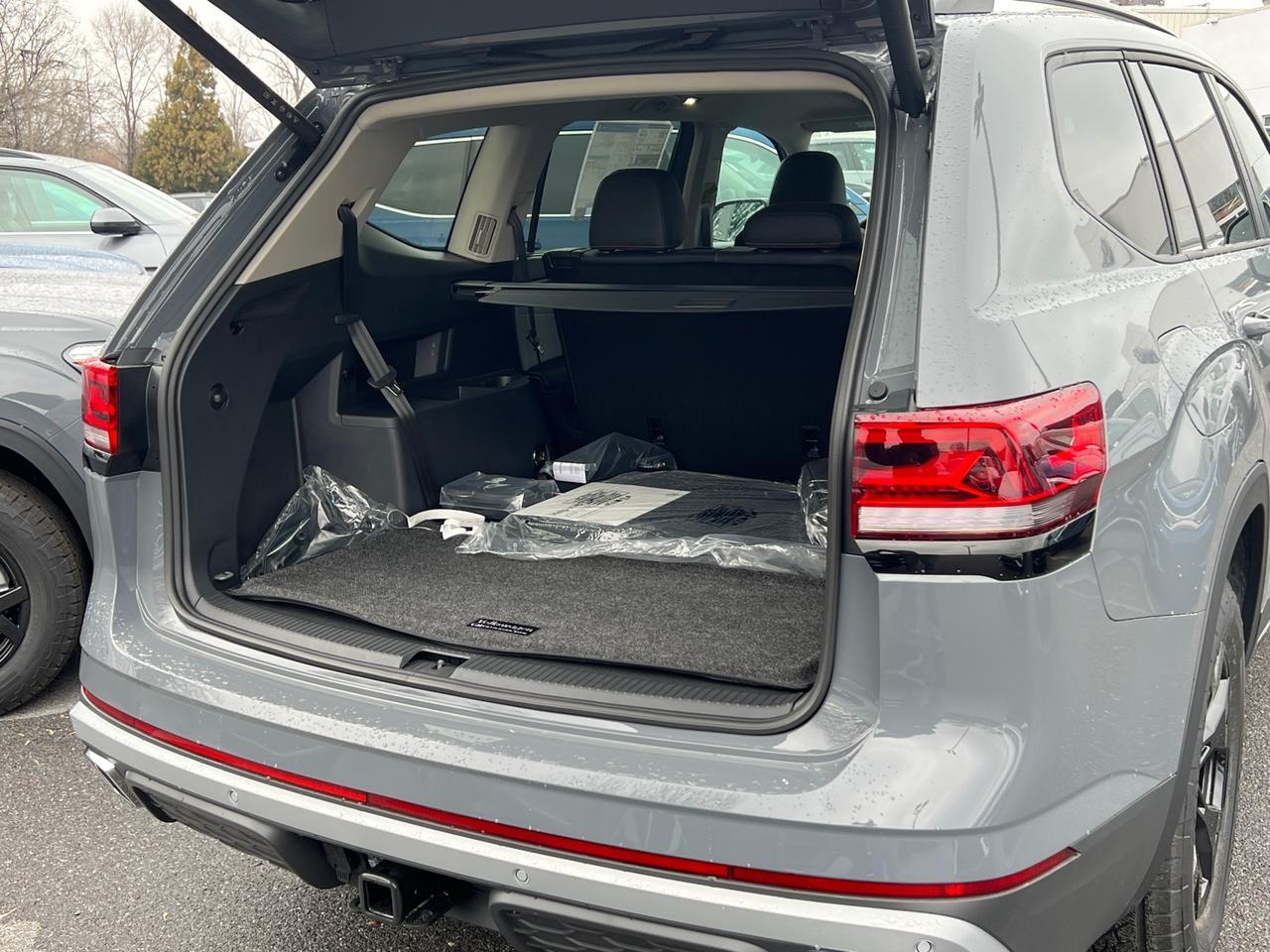 2025 Volkswagen Atlas 2.0T Peak Edition SE Hagerstown MD