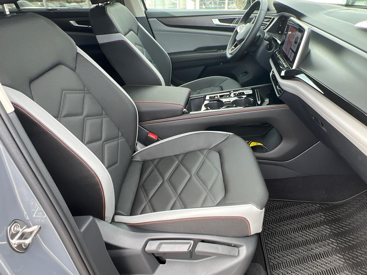 2025 Volkswagen Atlas 2.0T Peak Edition SE Hagerstown MD