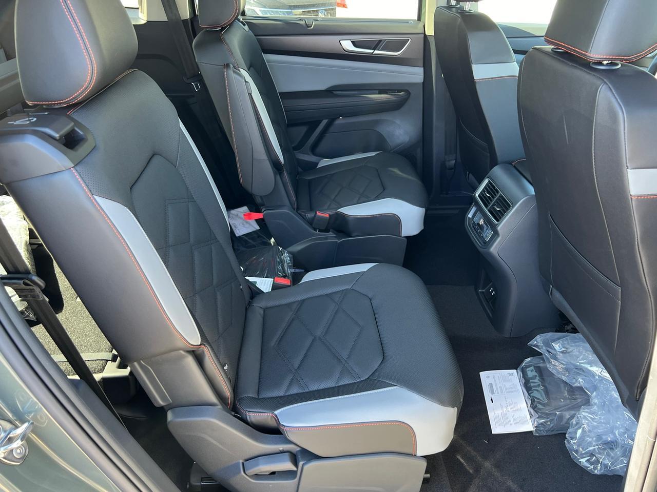 2025 Volkswagen Atlas 2.0T Peak Edition SE Hagerstown MD