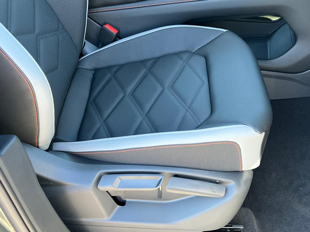 2025 Volkswagen Atlas 2.0T Peak Edition SE Hagerstown MD