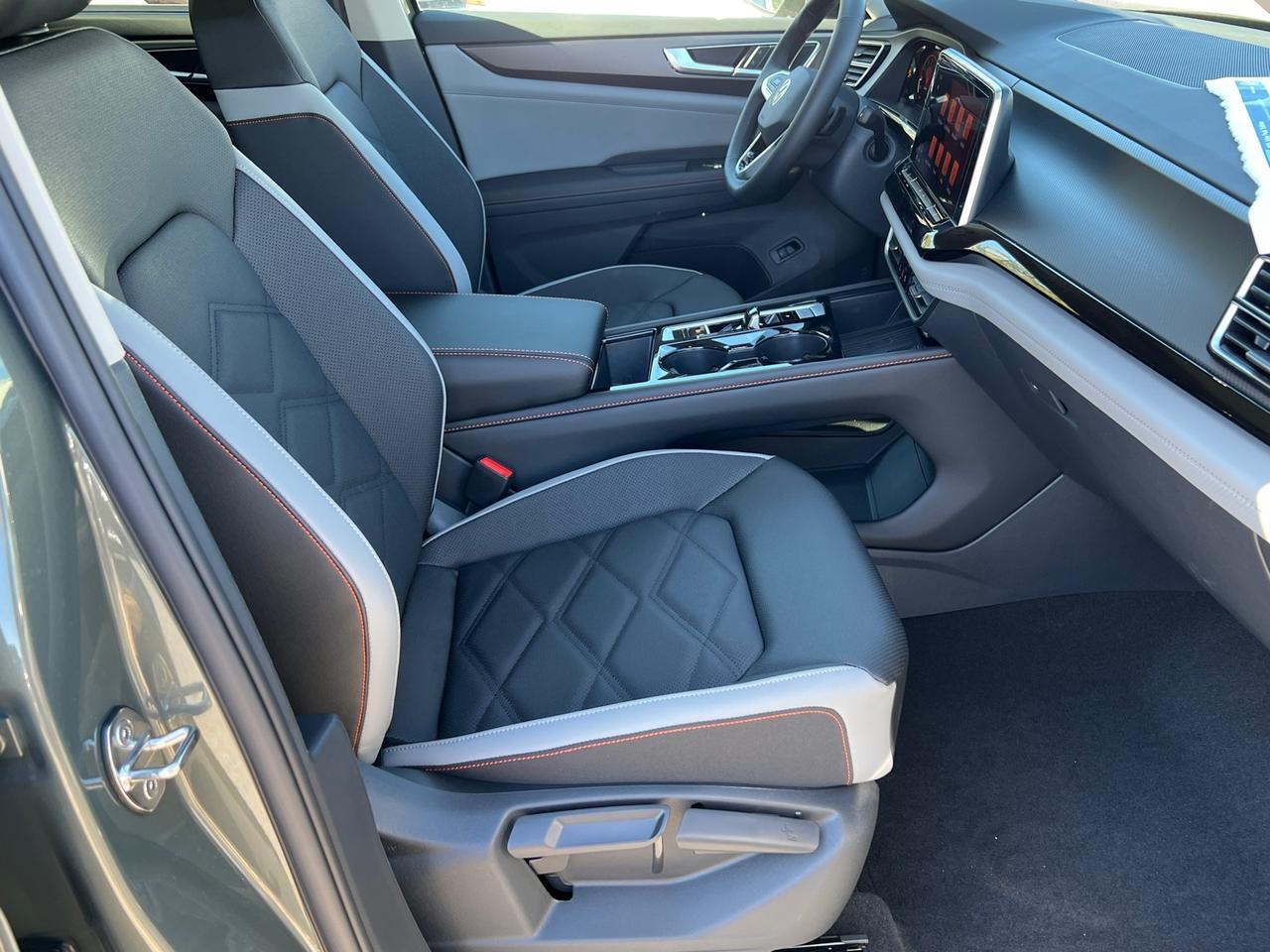 2025 Volkswagen Atlas 2.0T Peak Edition SE Hagerstown MD