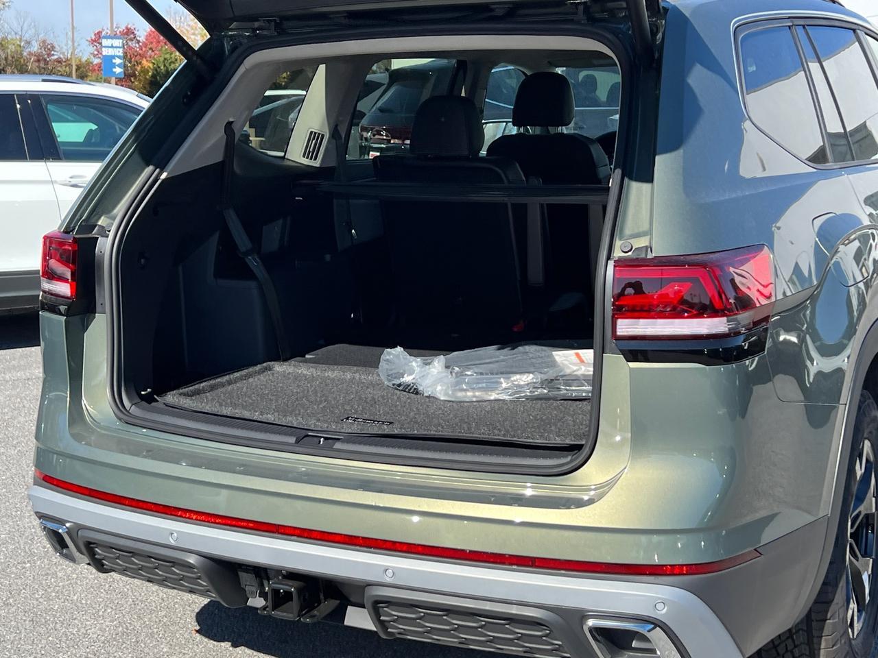 2025 Volkswagen Atlas 2.0T Peak Edition SE Hagerstown MD