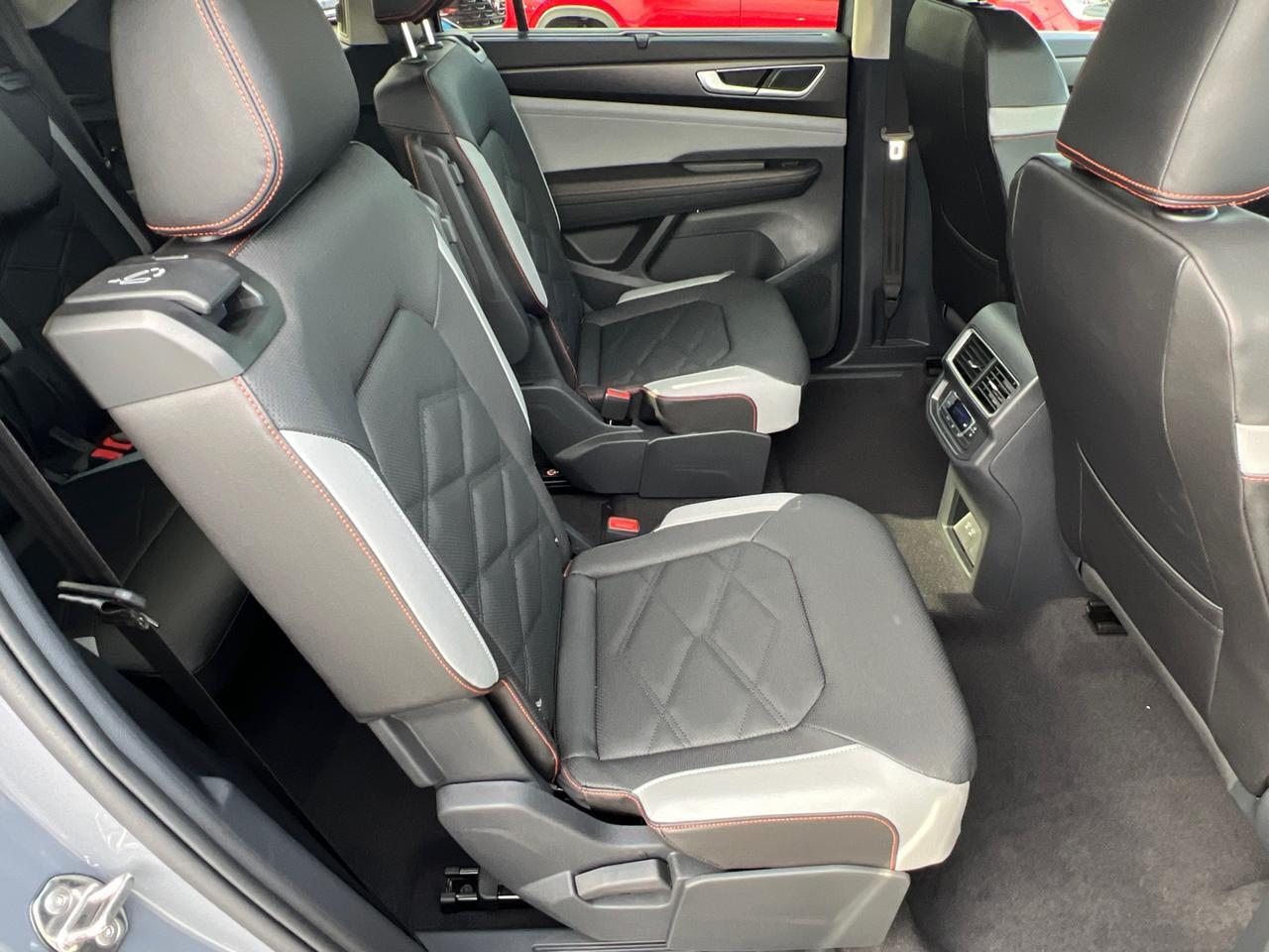 2025 Volkswagen Atlas 2.0T Peak Edition SE Hagerstown MD