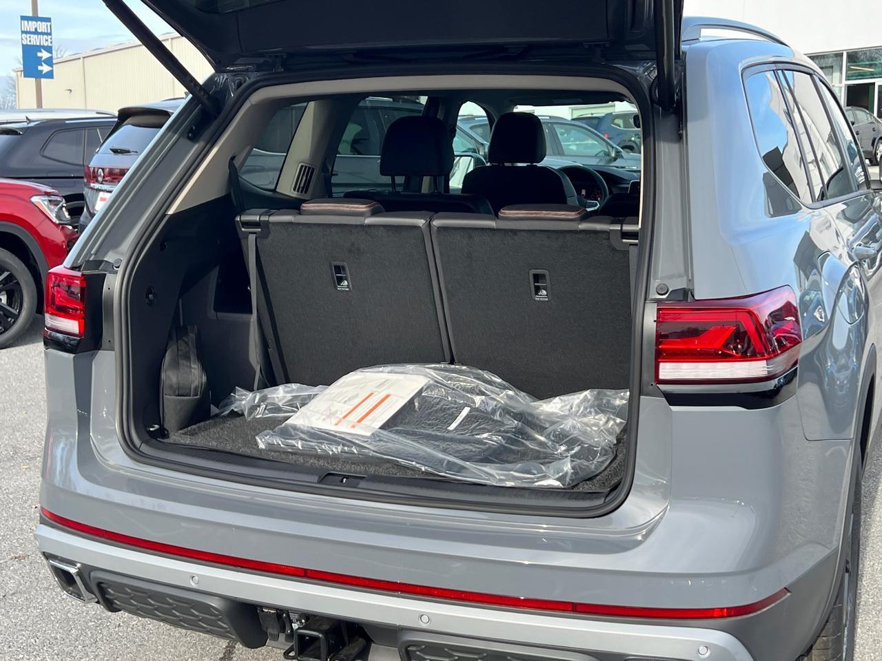 2025 Volkswagen Atlas 2.0T Peak Edition SE Hagerstown MD