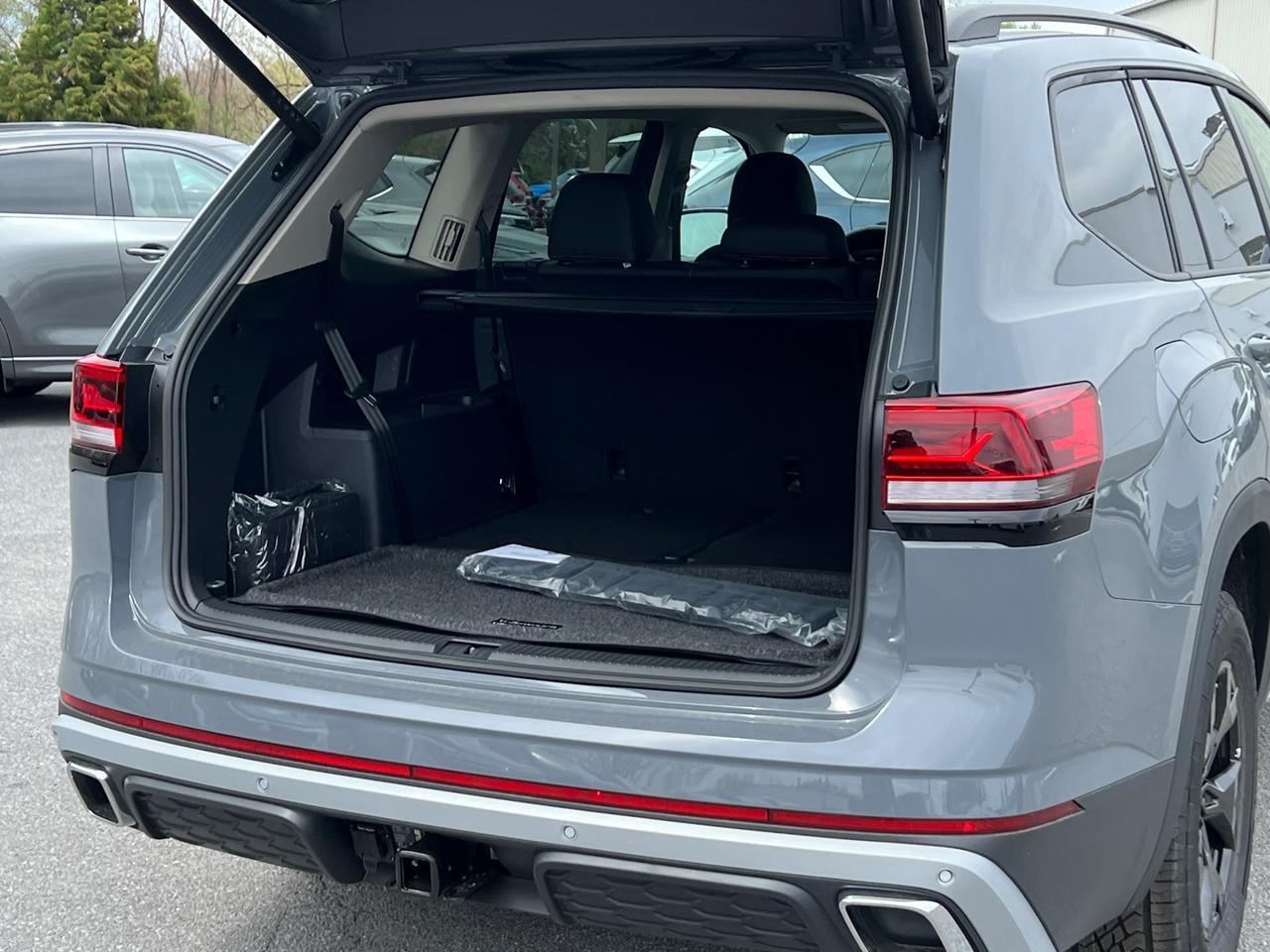 2025 Volkswagen Atlas 2.0T Peak Edition SE Hagerstown MD