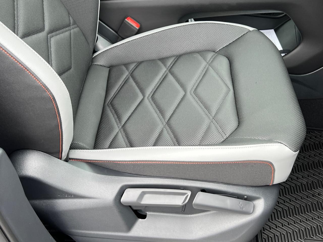 2025 Volkswagen Atlas 2.0T Peak Edition SE Hagerstown MD