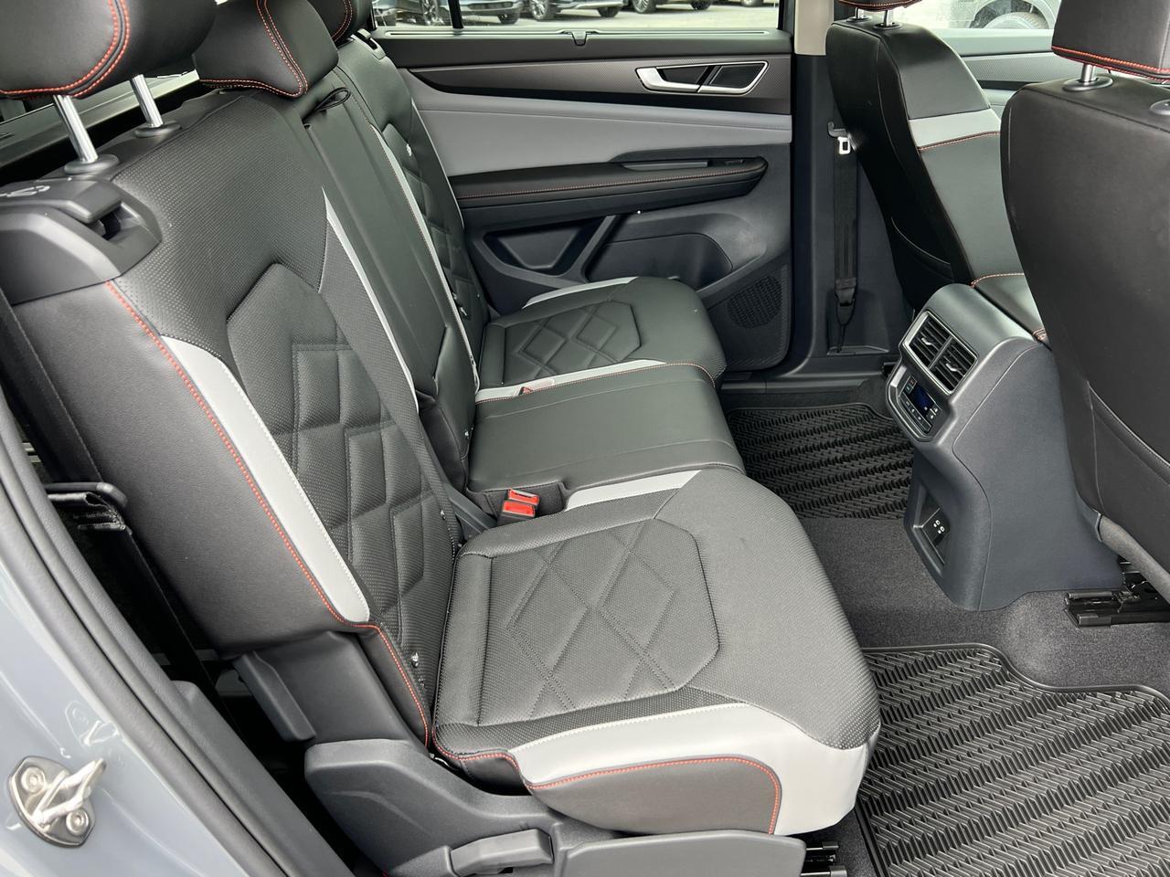 2025 Volkswagen Atlas 2.0T Peak Edition SE Hagerstown MD