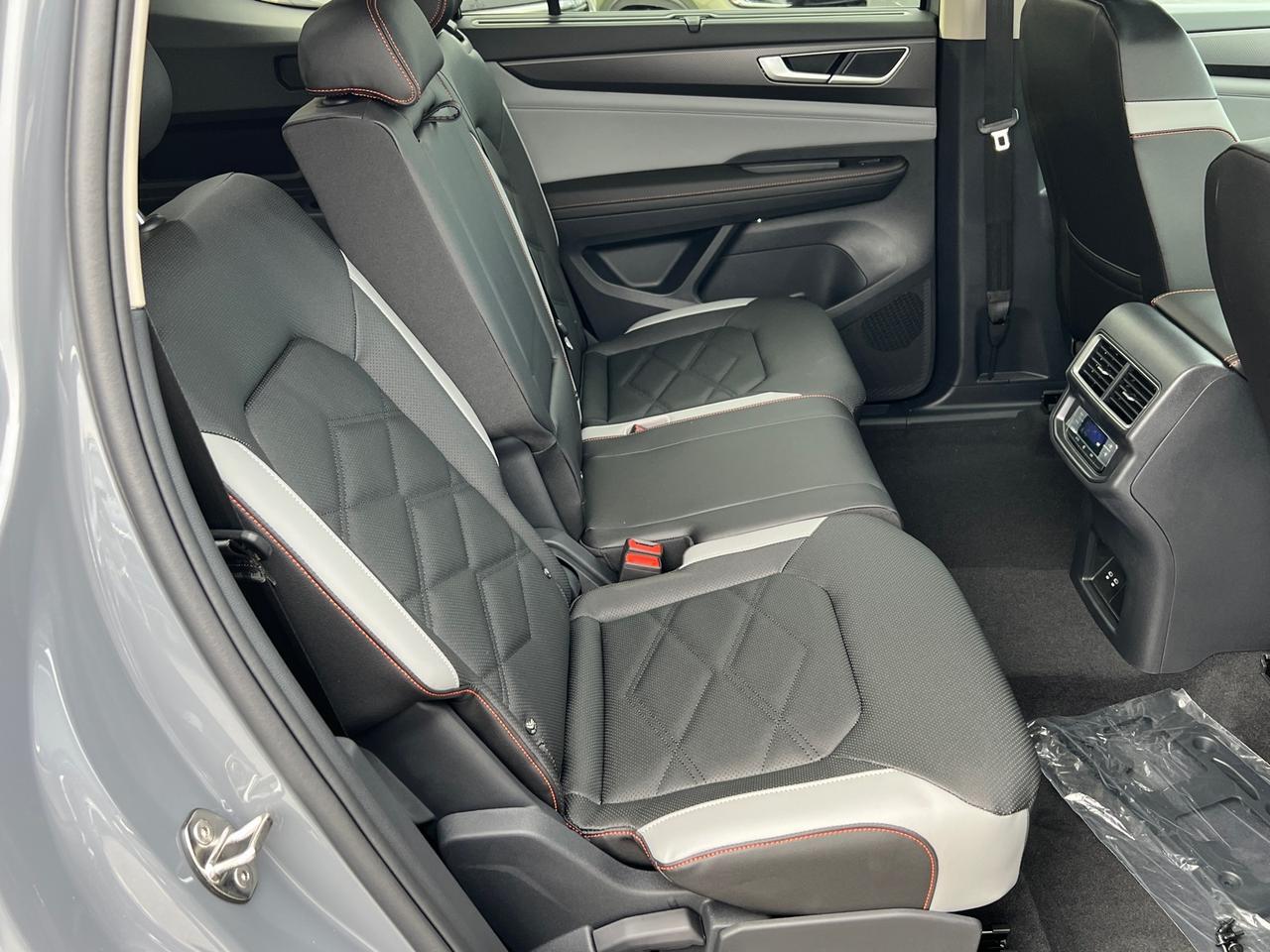 2025 Volkswagen Atlas 2.0T Peak Edition SE Hagerstown MD