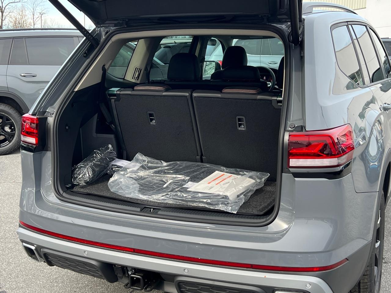 2025 Volkswagen Atlas 2.0T Peak Edition SE Hagerstown MD