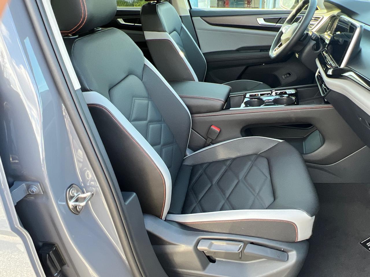 2025 Volkswagen Atlas 2.0T Peak Edition SE Hagerstown MD