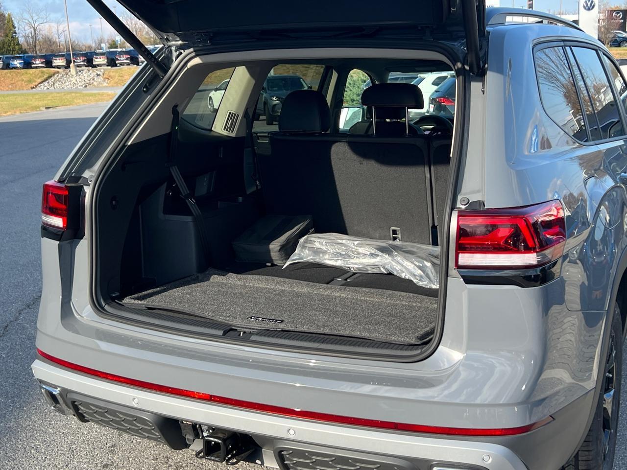 2025 Volkswagen Atlas 2.0T Peak Edition SE Hagerstown MD