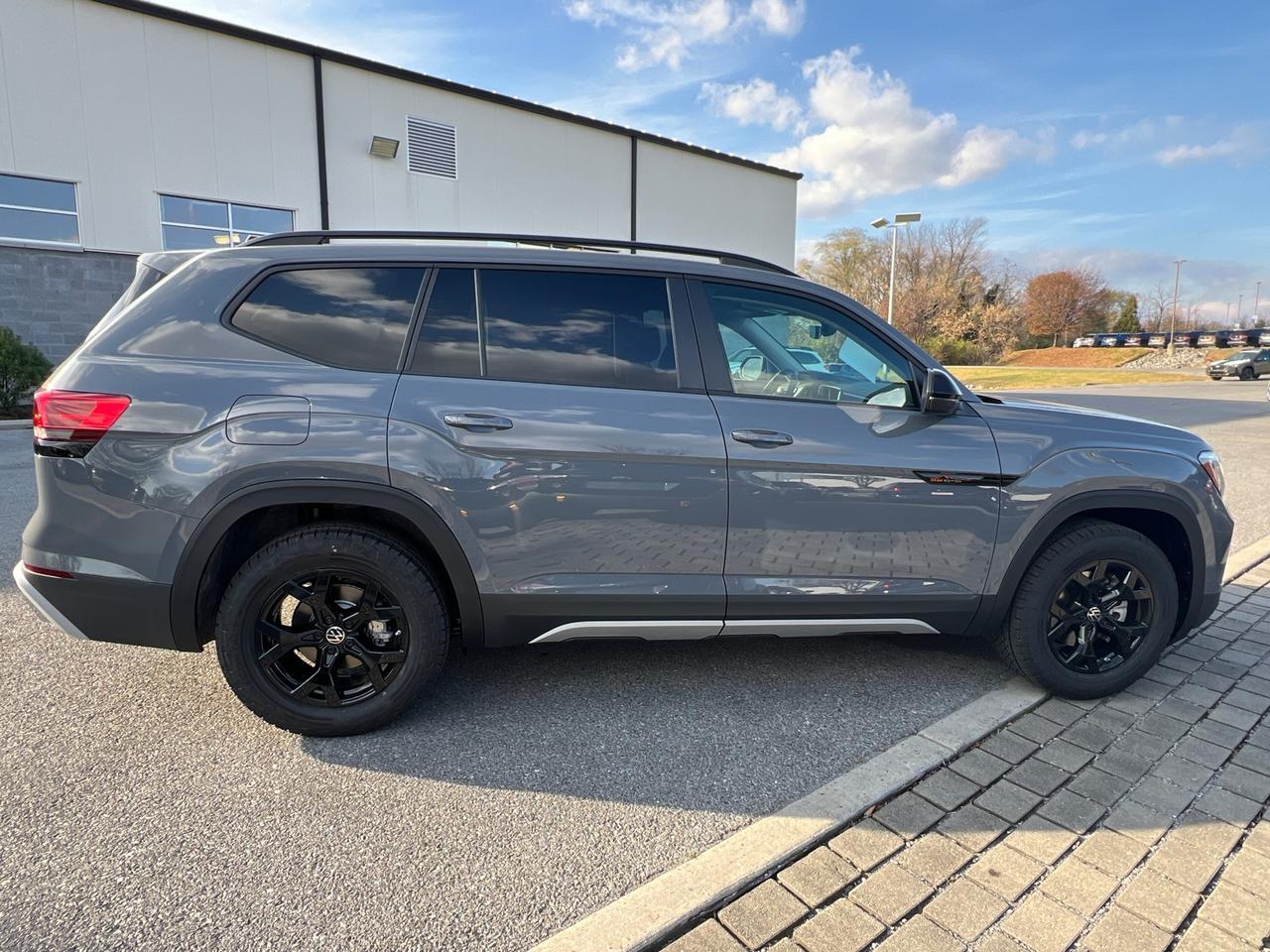 2025 Volkswagen Atlas 2.0T Peak Edition SE Hagerstown MD