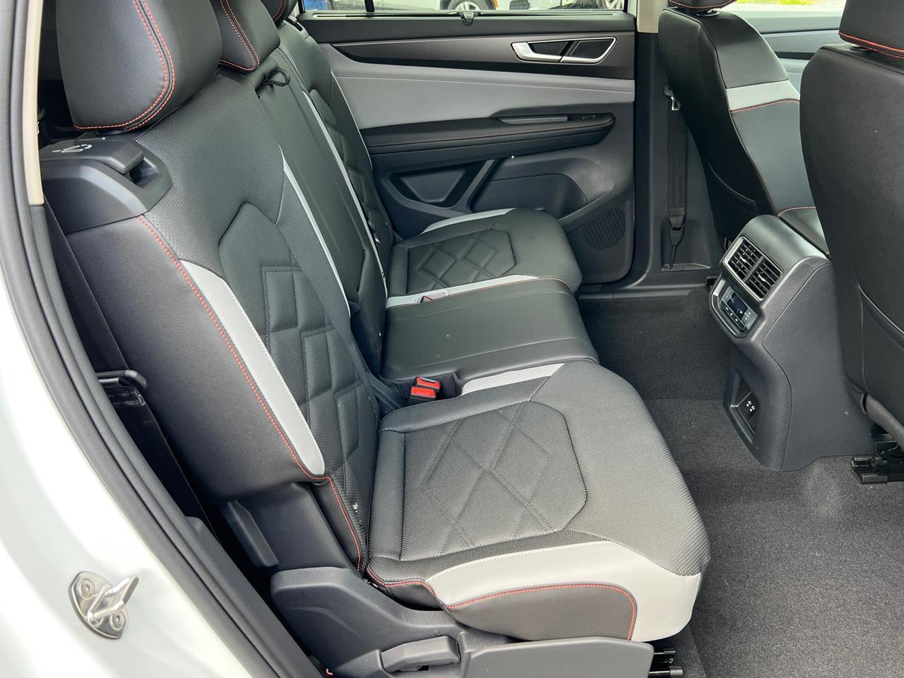 2025 Volkswagen Atlas 2.0T Peak Edition SE Hagerstown MD