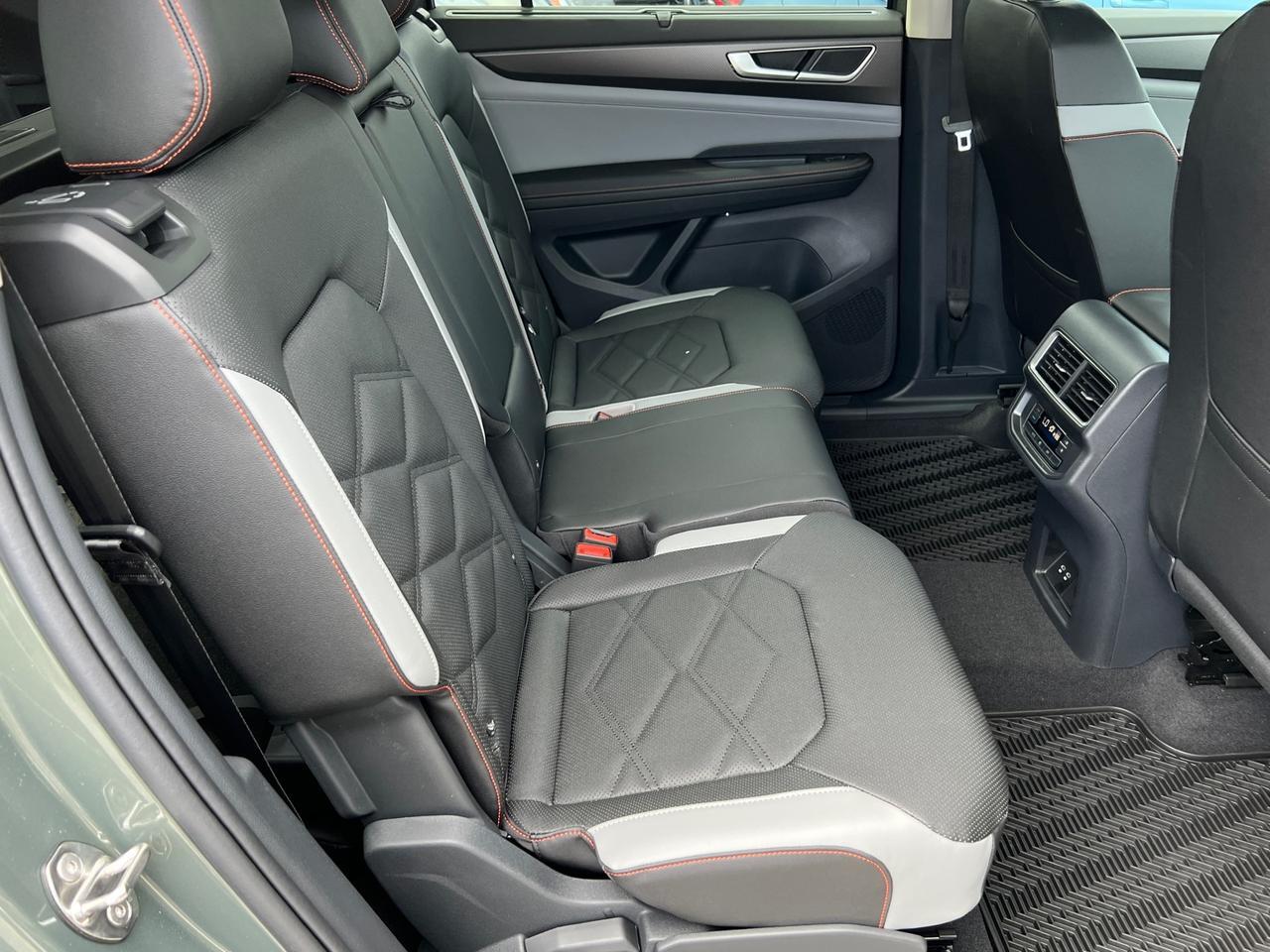 2025 Volkswagen Atlas 2.0T Peak Edition SE Hagerstown MD