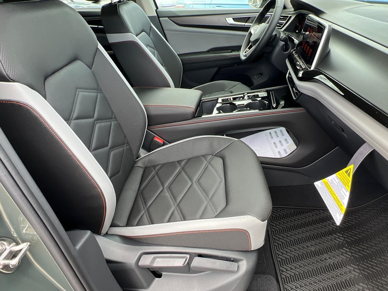 2025 Volkswagen Atlas 2.0T Peak Edition SE Hagerstown MD