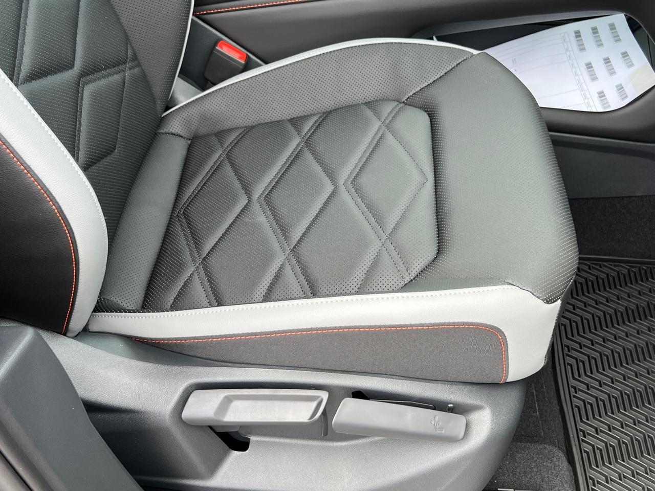 2025 Volkswagen Atlas 2.0T Peak Edition SE Hagerstown MD