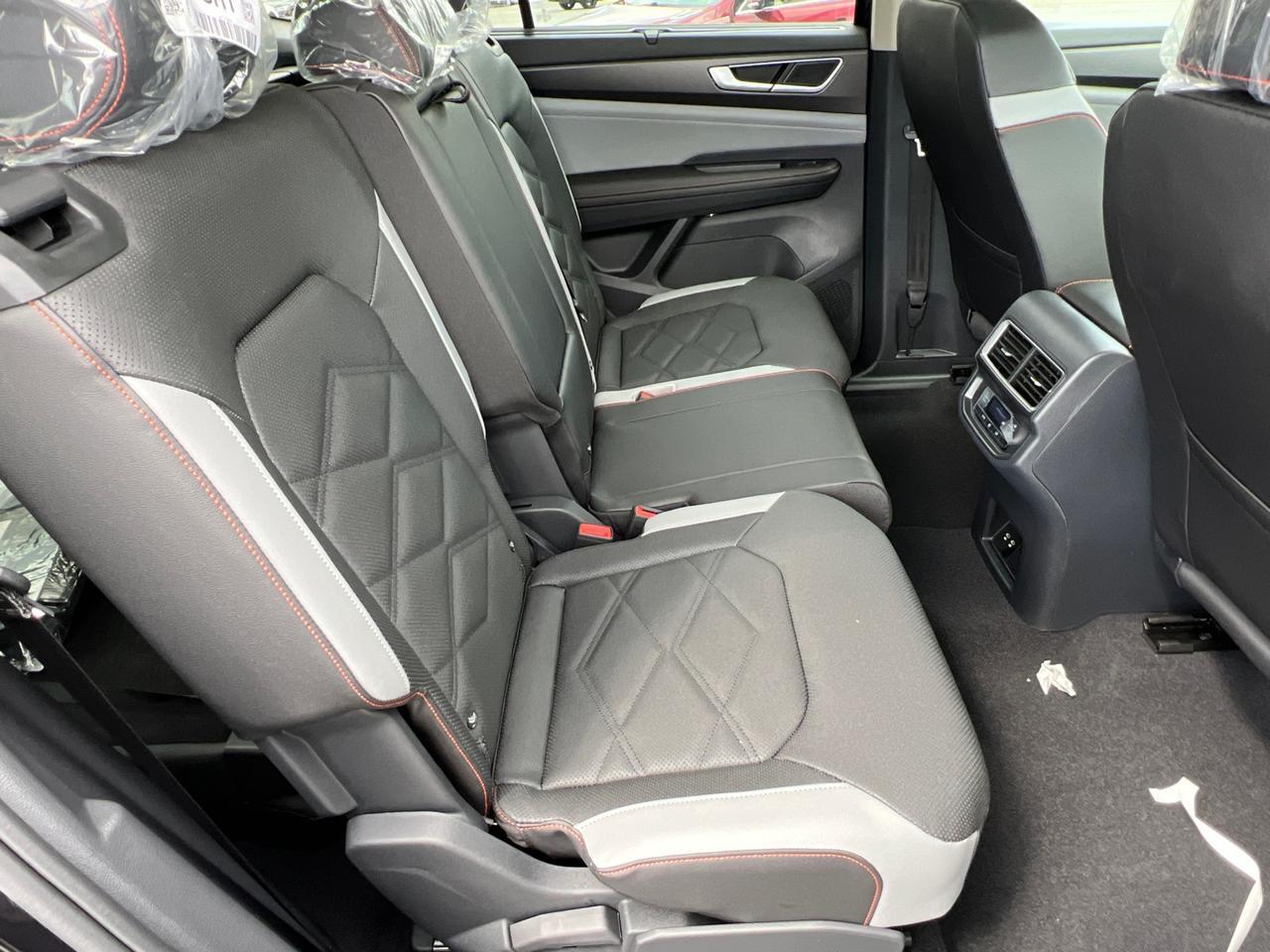 2025 Volkswagen Atlas 2.0T Peak Edition SE Hagerstown MD