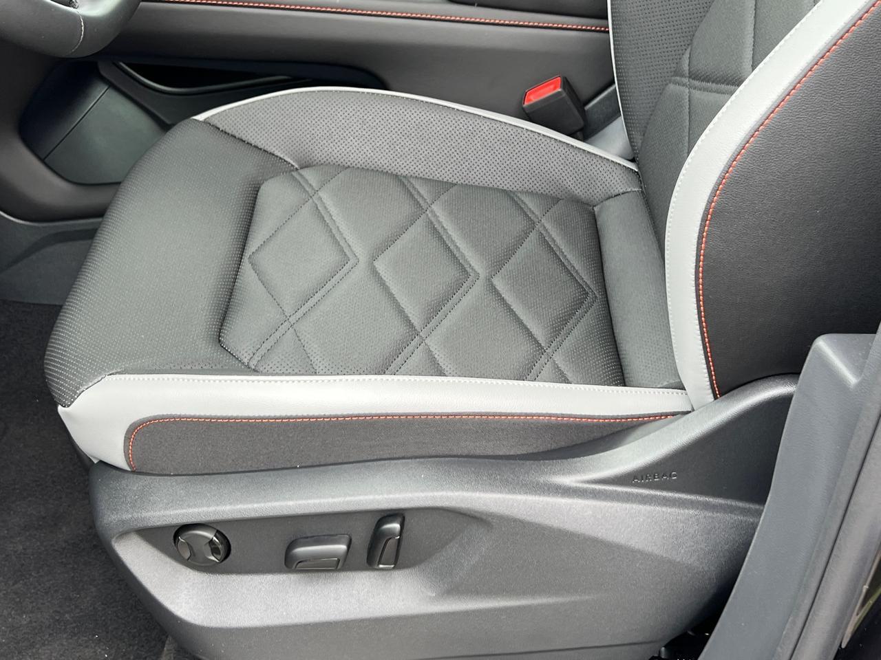 2025 Volkswagen Atlas 2.0T Peak Edition SE Hagerstown MD